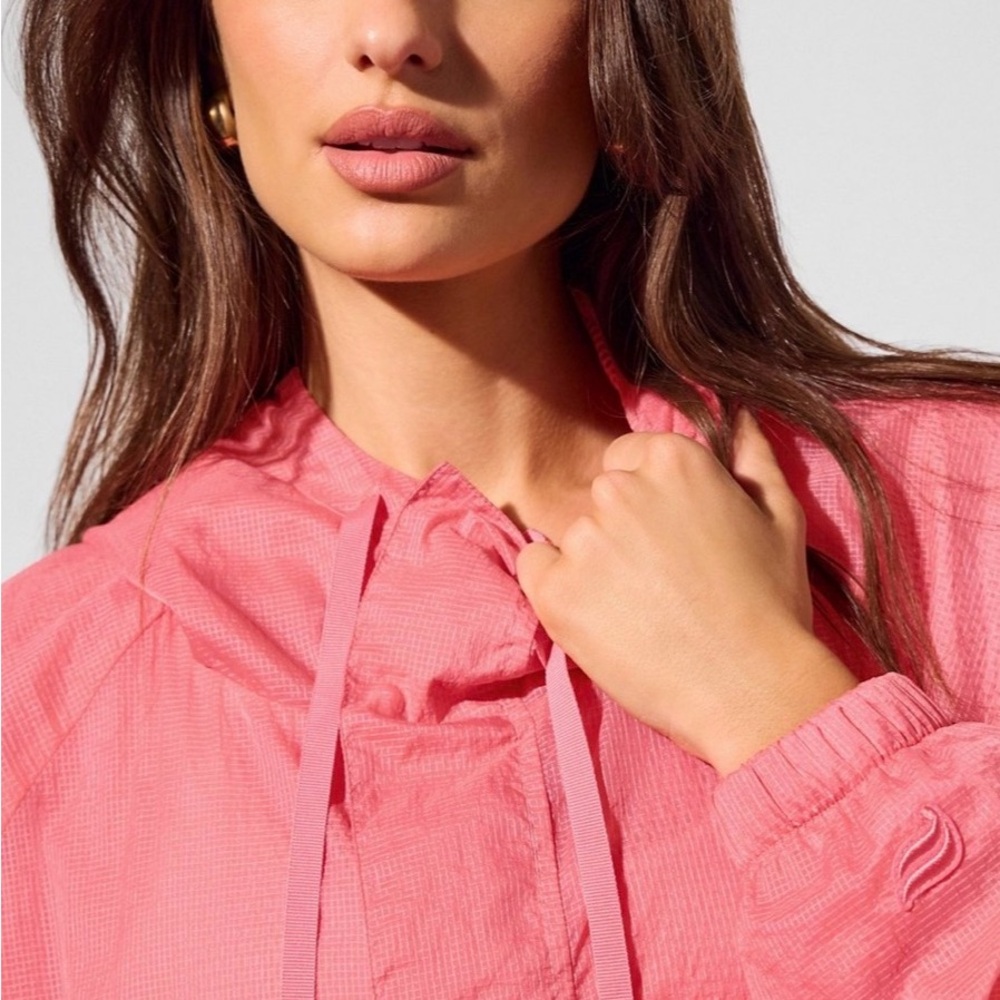 {Euc} Fabletics Ripstop Pullover Hooded Windbreak… - image 3